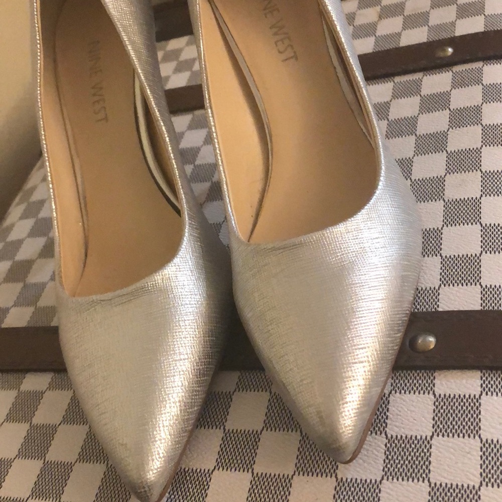 Nine West Silver pointy Heels 7m